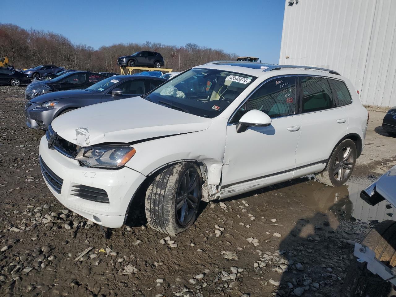 2014 VOLKSWAGEN TOUAREG V6 car image