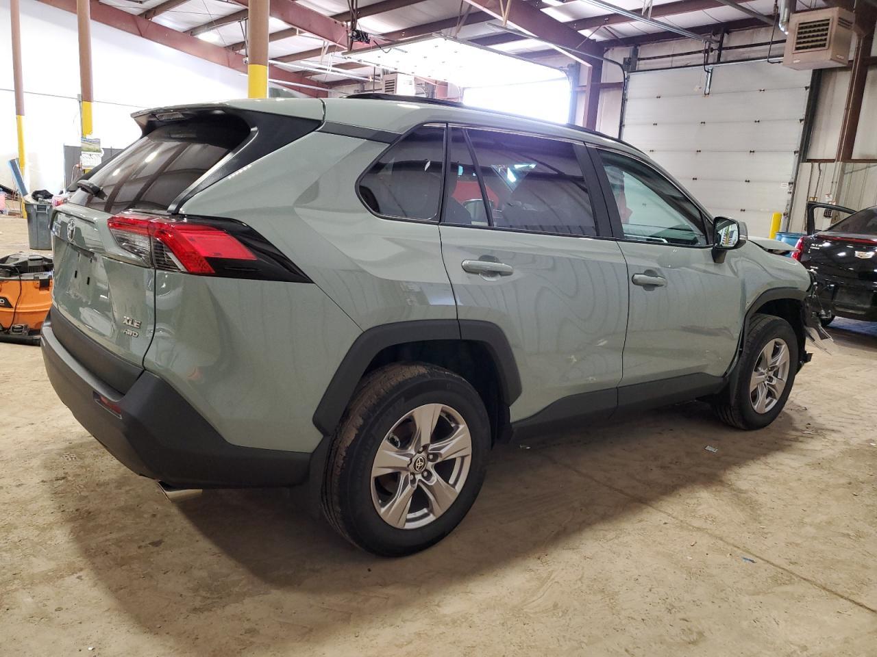2022 TOYOTA RAV4 XLE - Фото 3