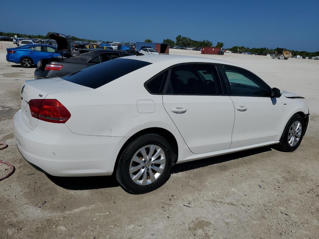2015 VOLKSWAGEN PASSAT S - Фото 3