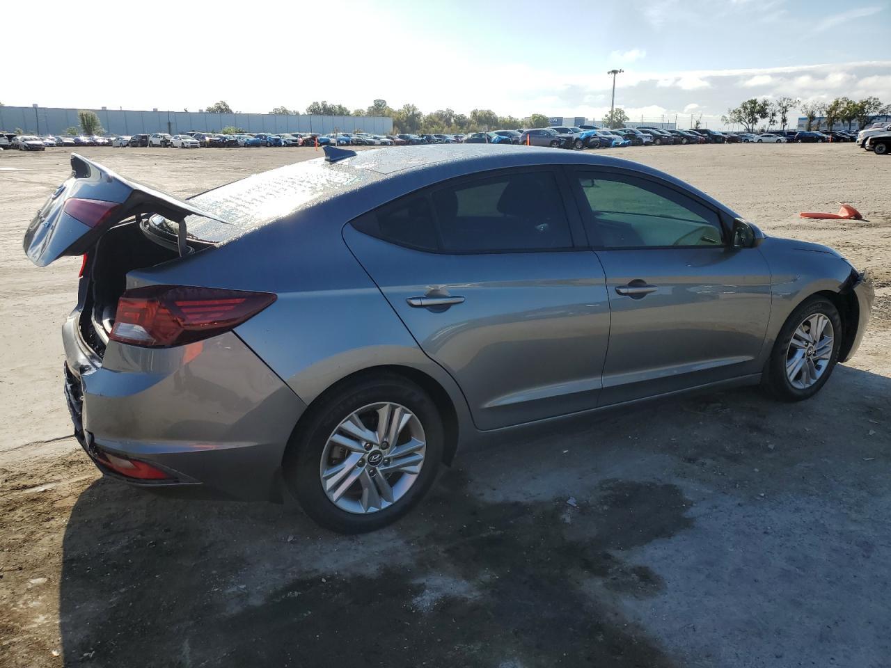 2019 HYUNDAI ELANTRA SE - Фото 3