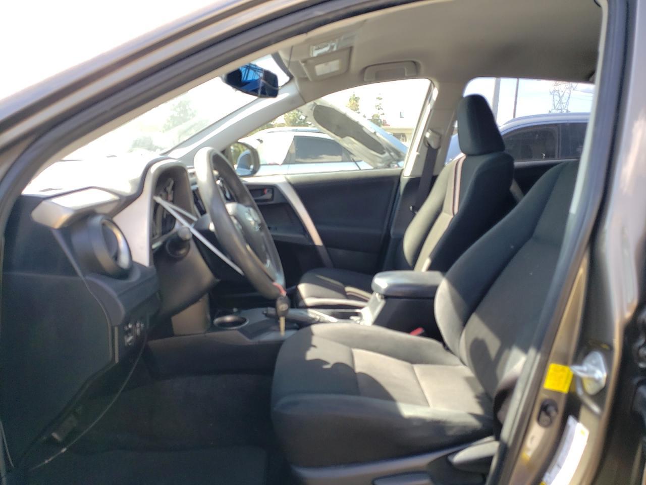 2015 TOYOTA RAV4 LE - Фото 7