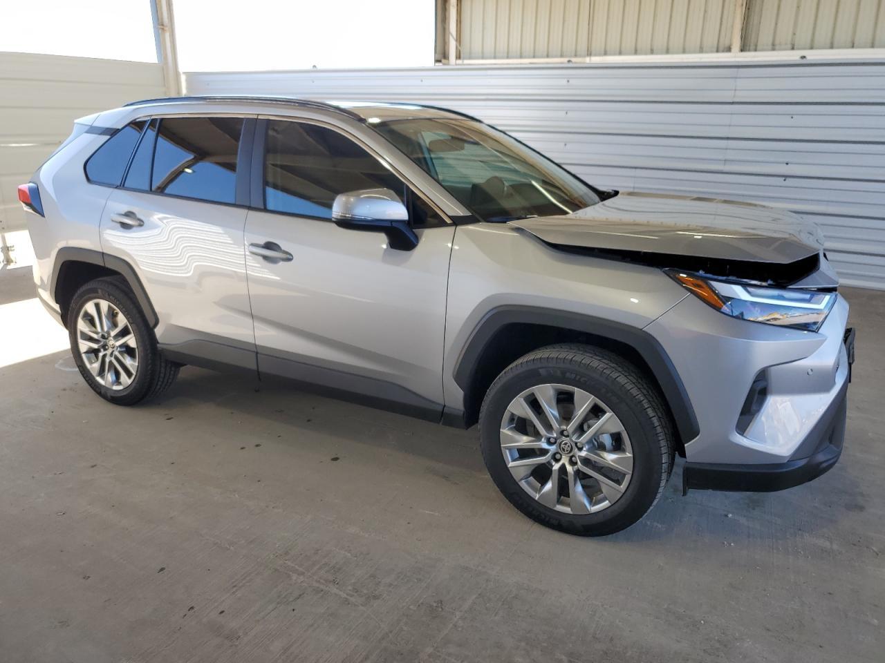 2024 TOYOTA RAV4 XLE P - Фото 4