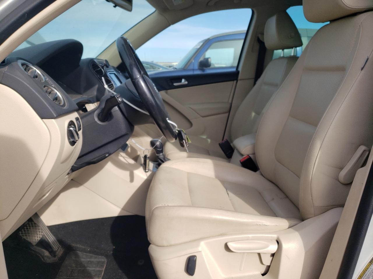 2015 VOLKSWAGEN TIGUAN S - Фото 7