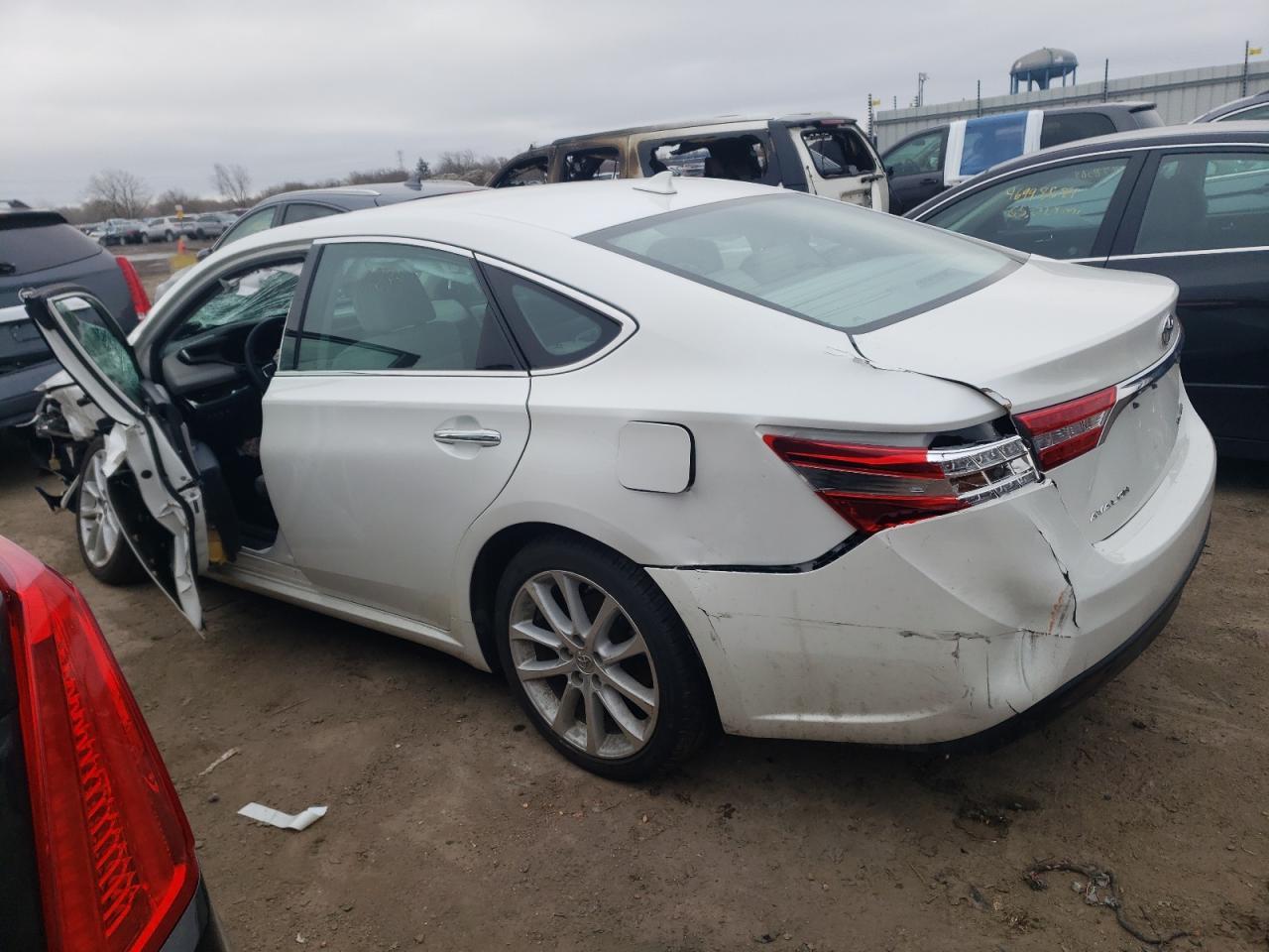 2015 TOYOTA AVALON XLE - Image 2