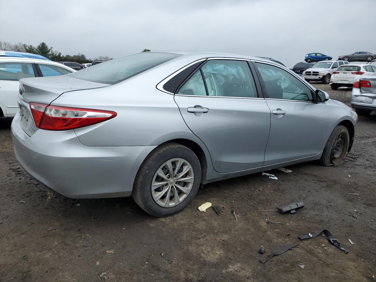 2017 TOYOTA CAMRY LE - Фото 3