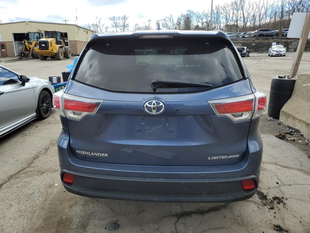 2015 TOYOTA HIGHLANDER - Image 6