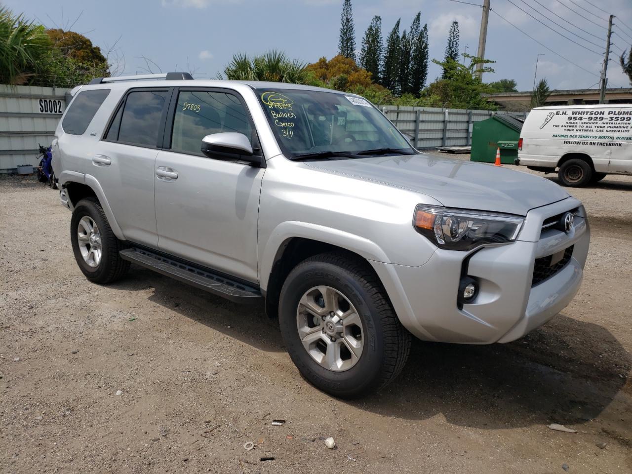 2024 TOYOTA 4RUNNER SR - Фото 4