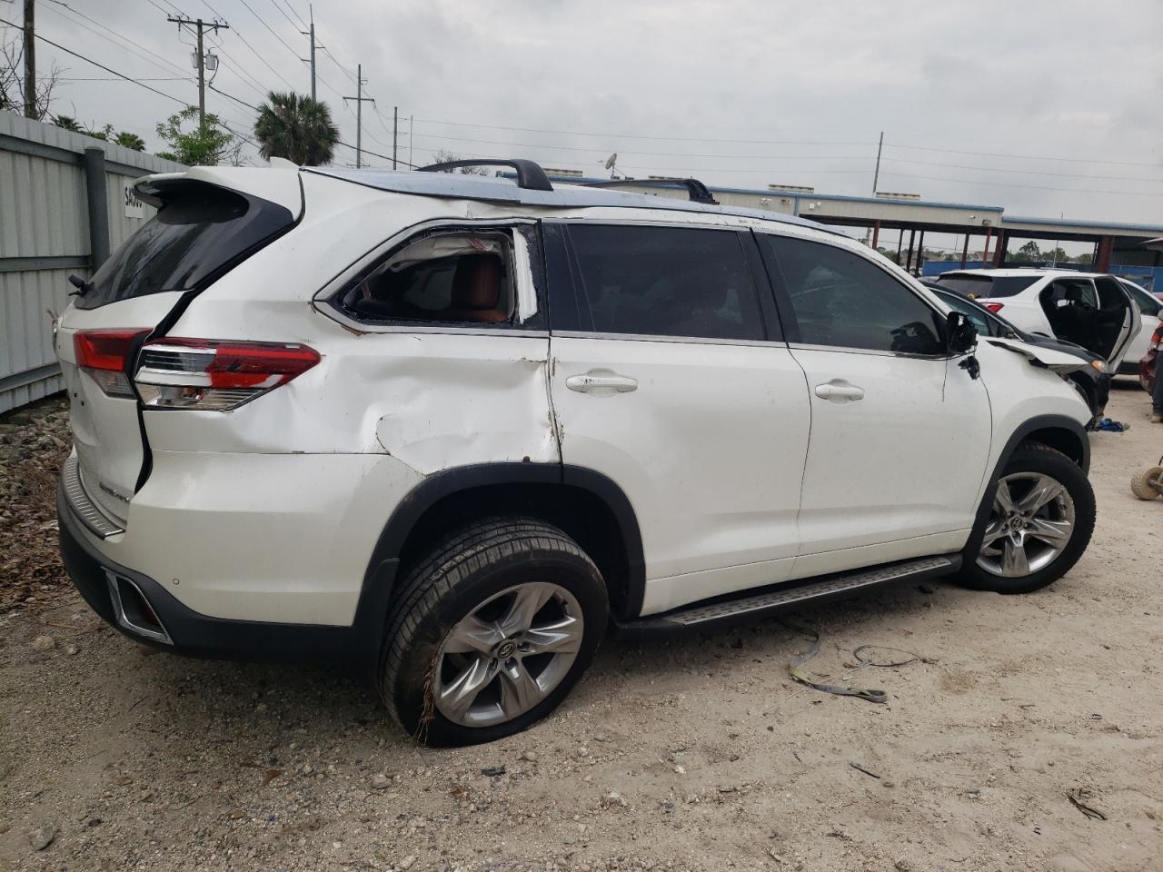 2018 TOYOTA HIGHLANDER - Фото 3