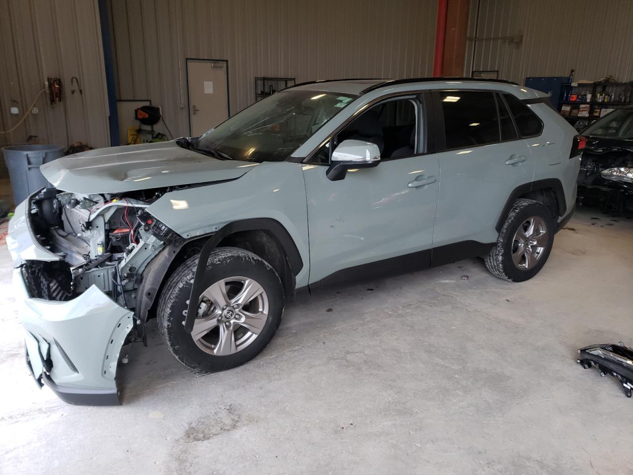 2022 TOYOTA RAV4 XLE