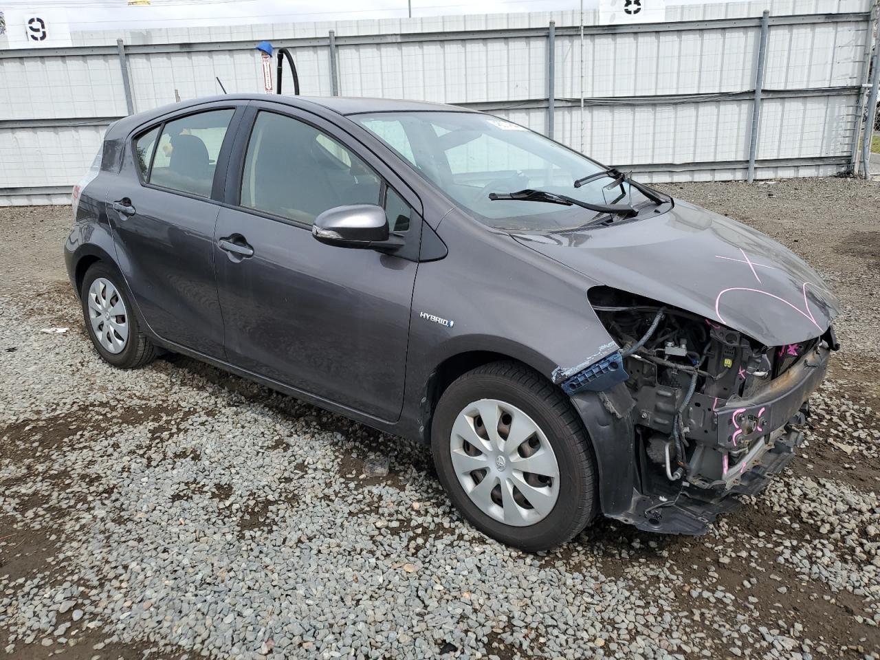 2013 TOYOTA PRIUS C - Image 4