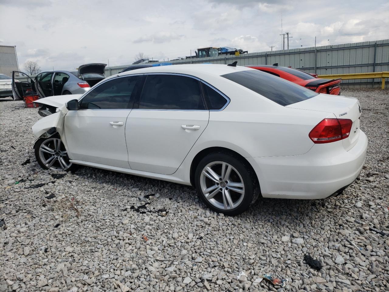 2014 VOLKSWAGEN PASSAT SE - Фото 2