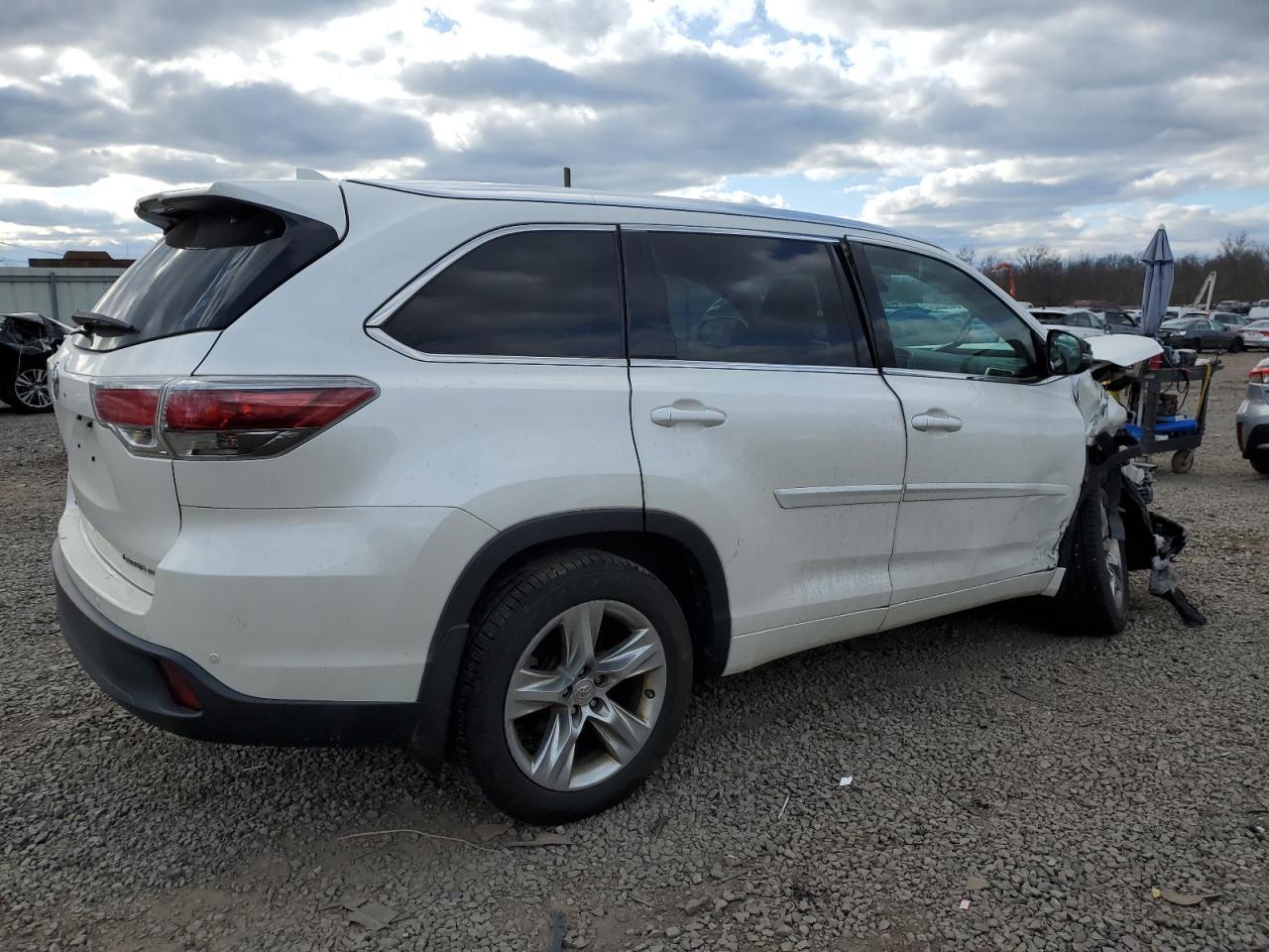2015 TOYOTA HIGHLANDER - Image 3
