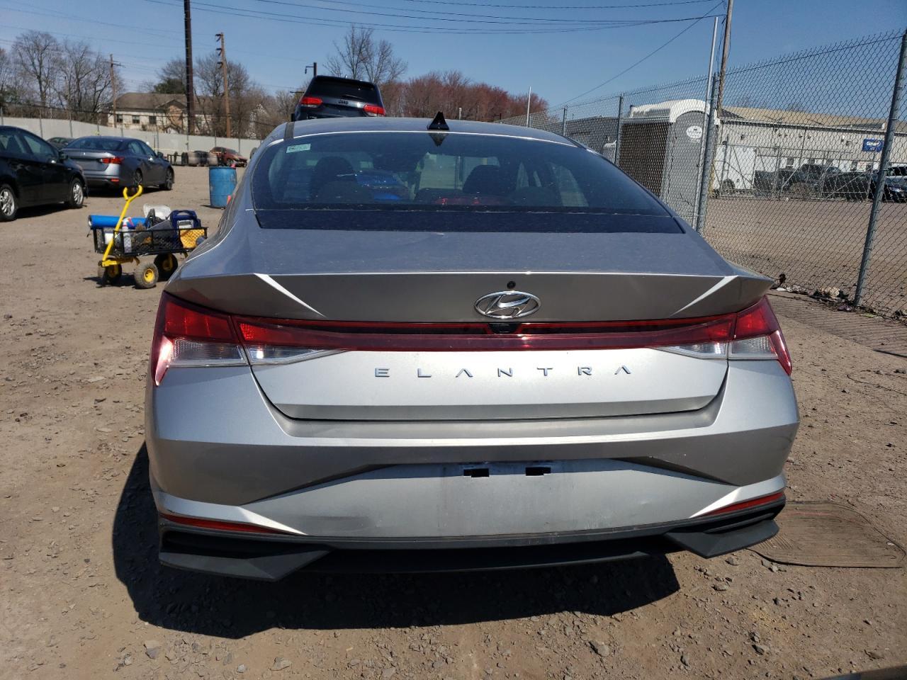 2022 HYUNDAI ELANTRA SE - Фото 6