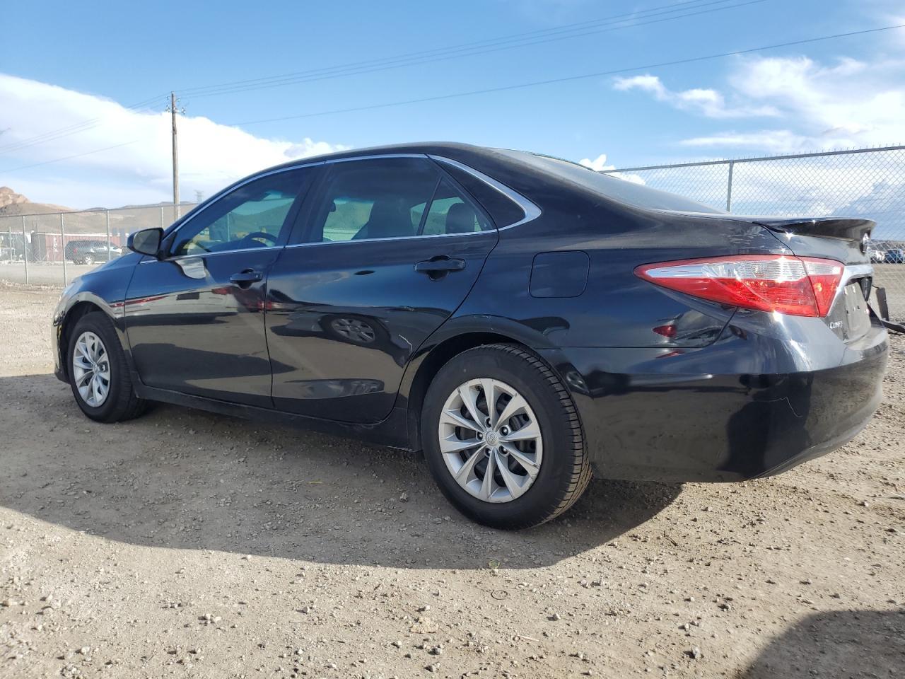2015 TOYOTA CAMRY LE - Фото 2