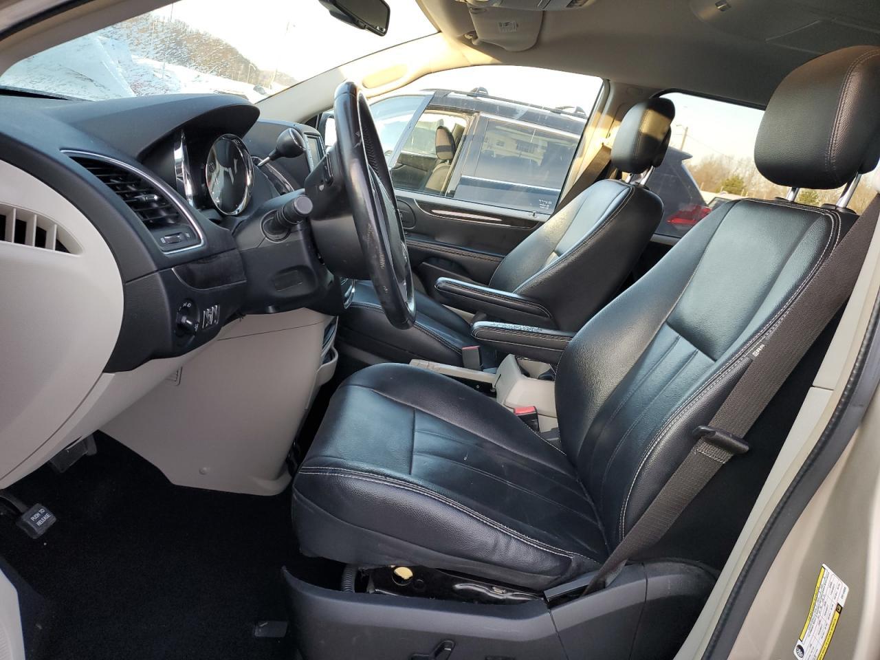 2014 CHRYSLER TOWN & COU - Фото 7
