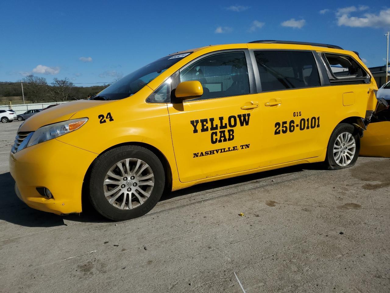 2013 TOYOTA SIENNA XLE