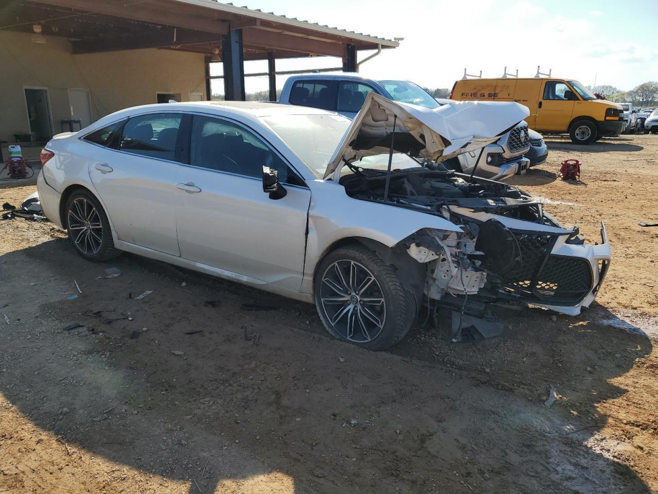 2019 TOYOTA AVALON XLE - Image 4