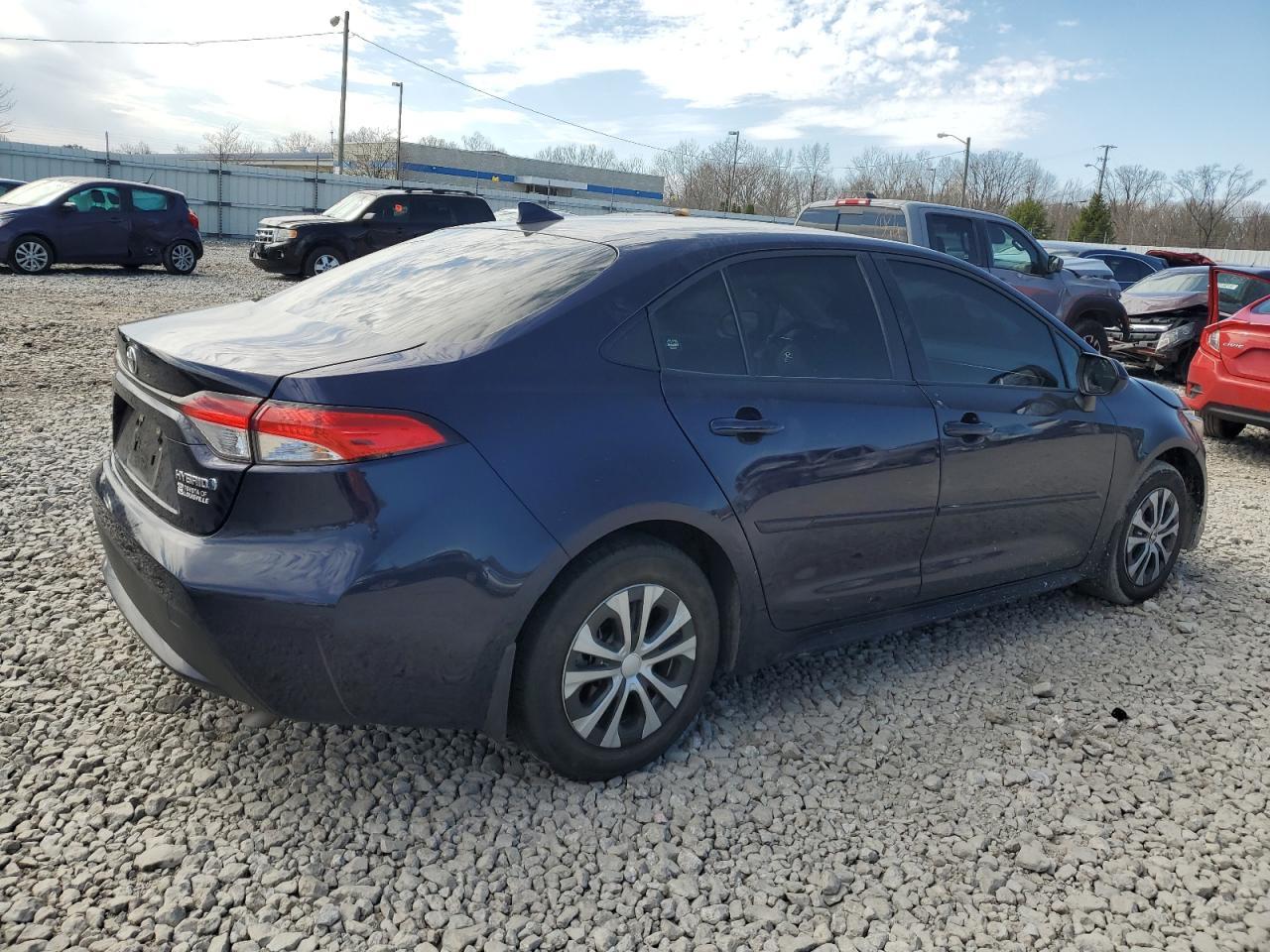 2022 TOYOTA COROLLA LE - Фото 3