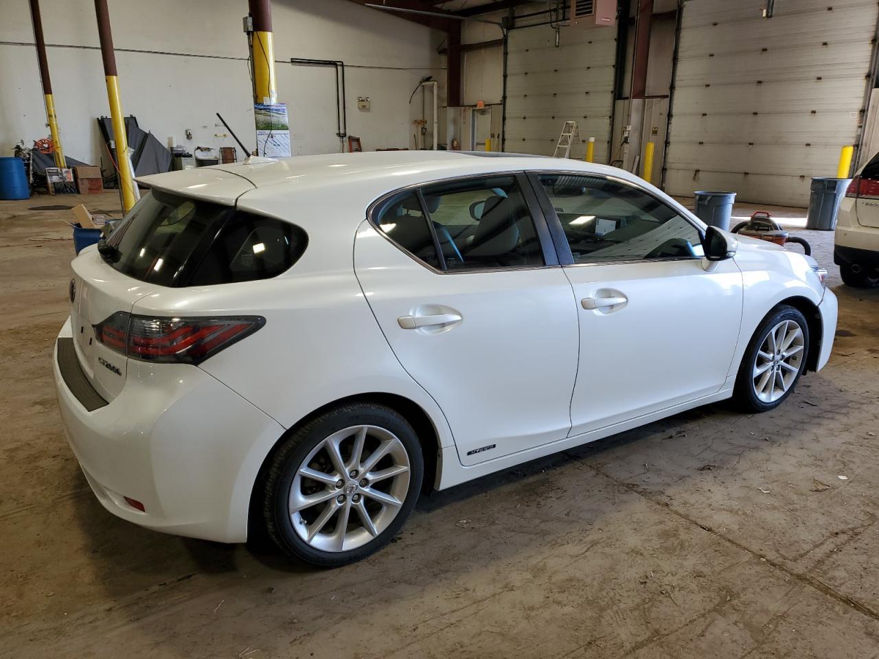 2013 LEXUS CT 200 - Фото 3