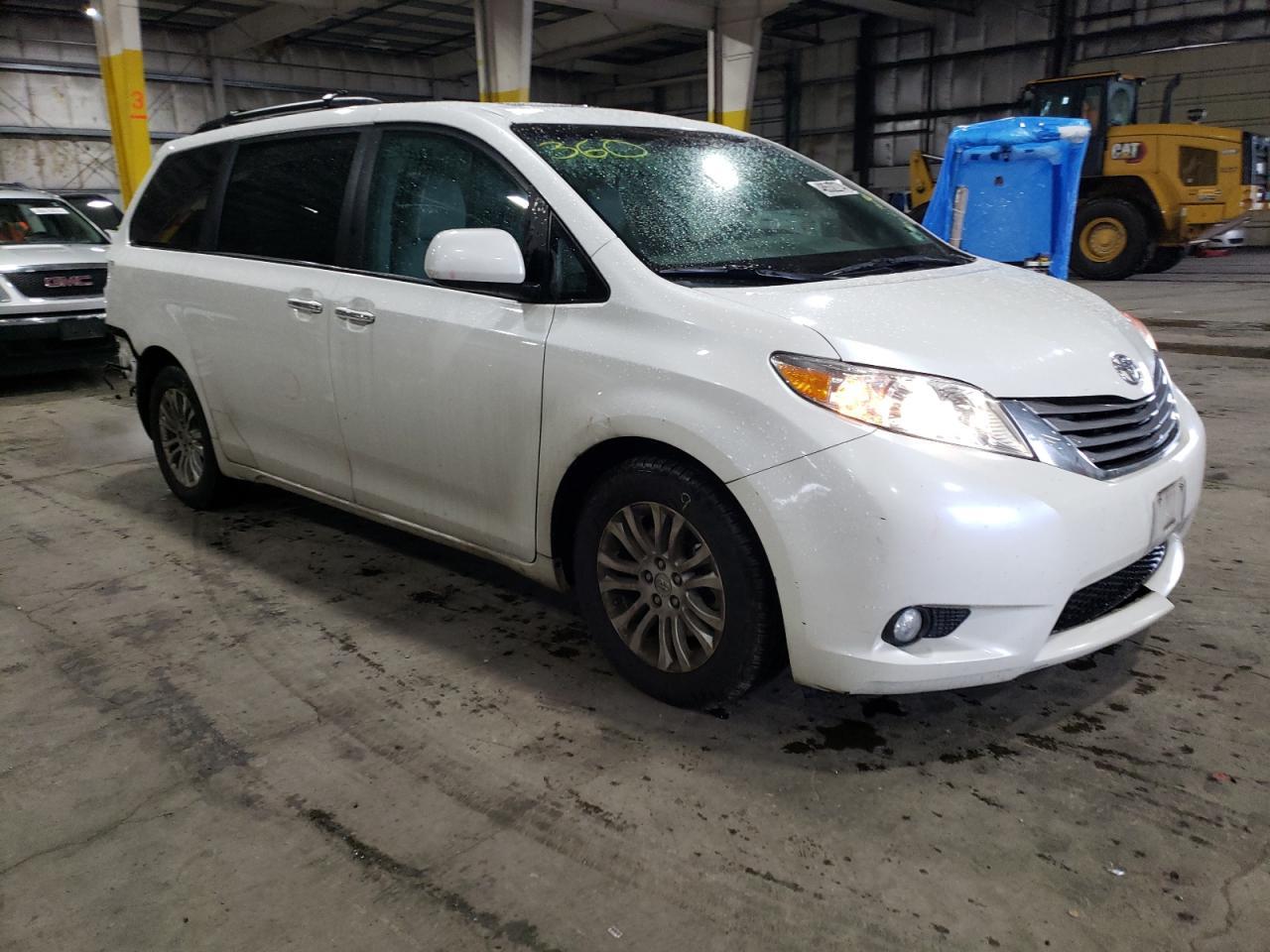 2015 TOYOTA SIENNA L F - Фото 4