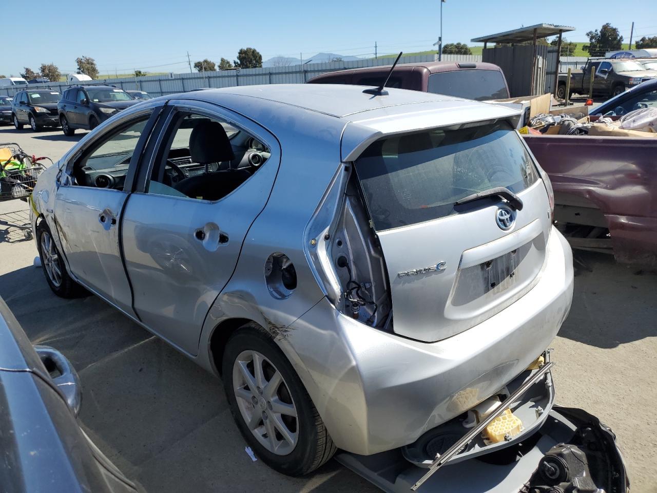 2013 TOYOTA PRIUS C - Image 2