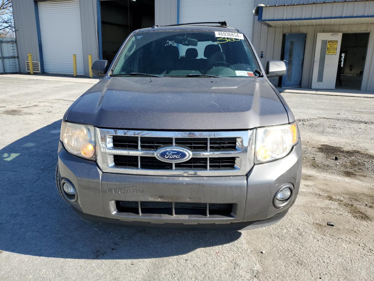 2010 FORD ESCAPE XLT - Image 5