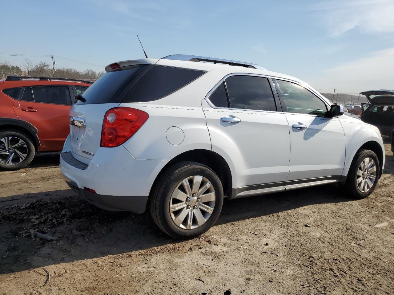 2011 CHEVROLET EQUINOX LT - Image 3