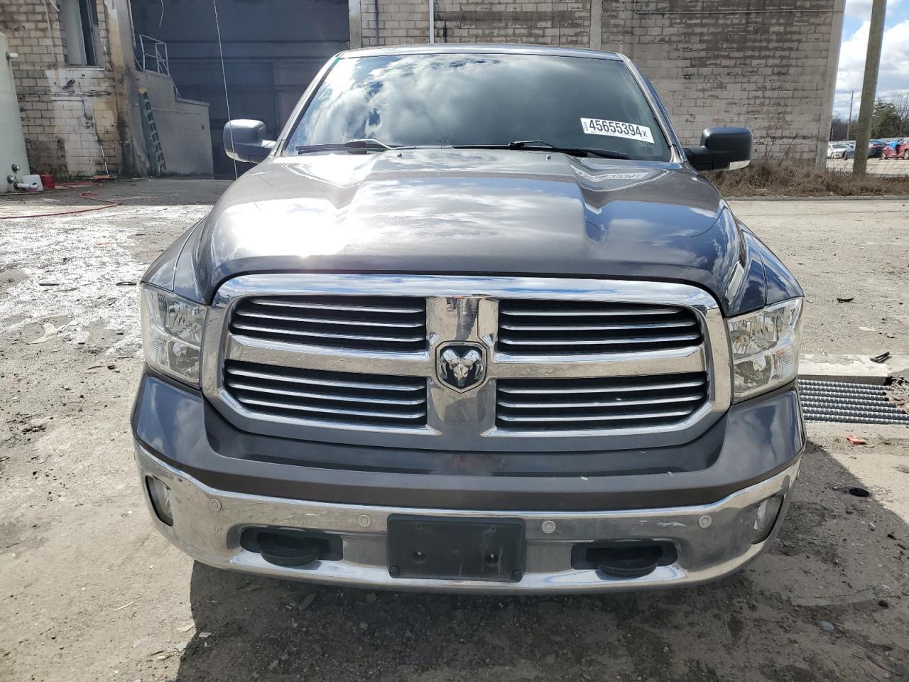 2017 RAM 1500 SLT - Image 5