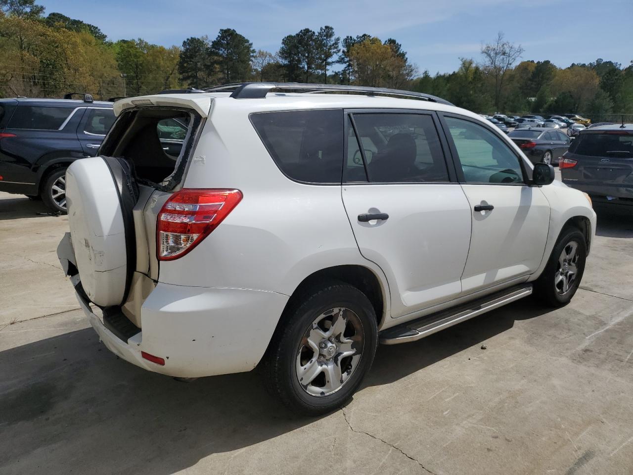 2011 TOYOTA RAV4 - Фото 3