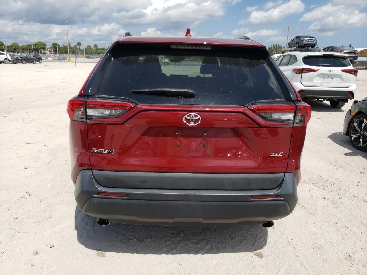 2020 TOYOTA RAV4 XLE - Фото 6