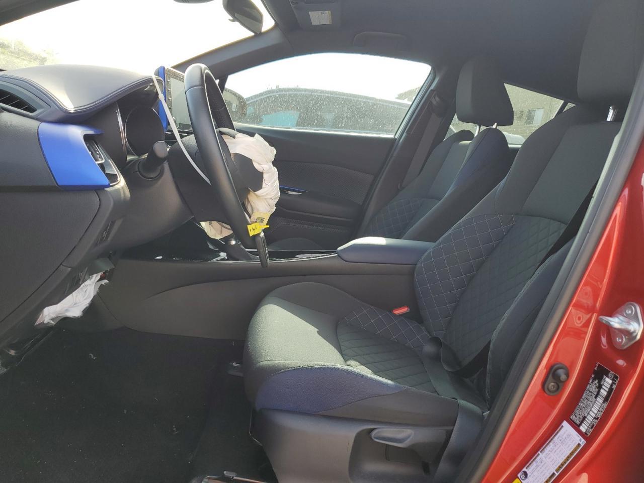 2021 TOYOTA C-HR XLE - Фото 7