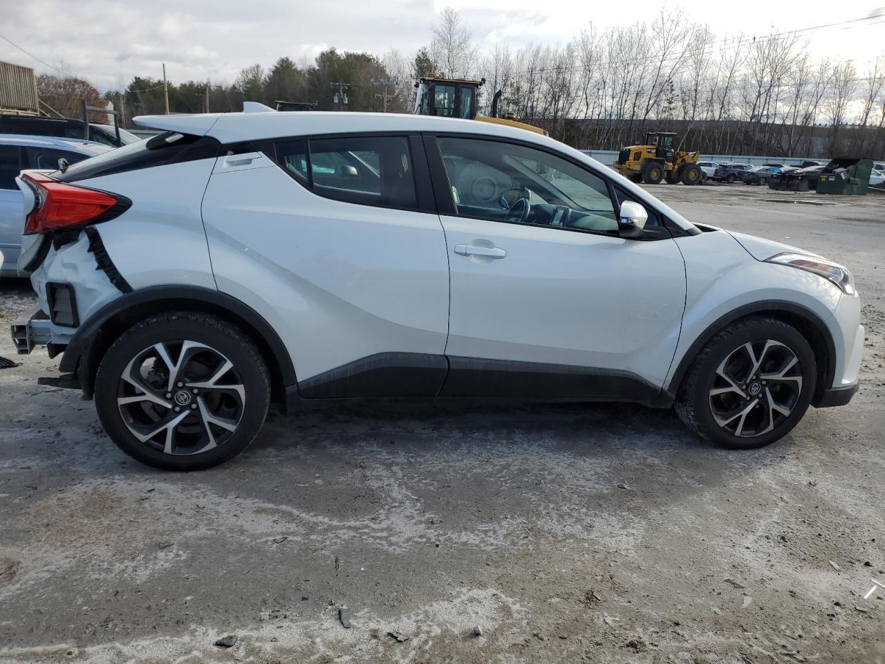 2018 TOYOTA C-HR XLE - Фото 3