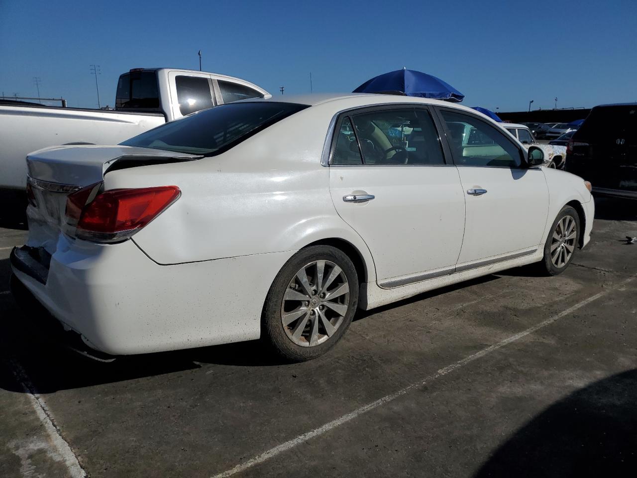 2011 TOYOTA AVALON BAS - Image 3