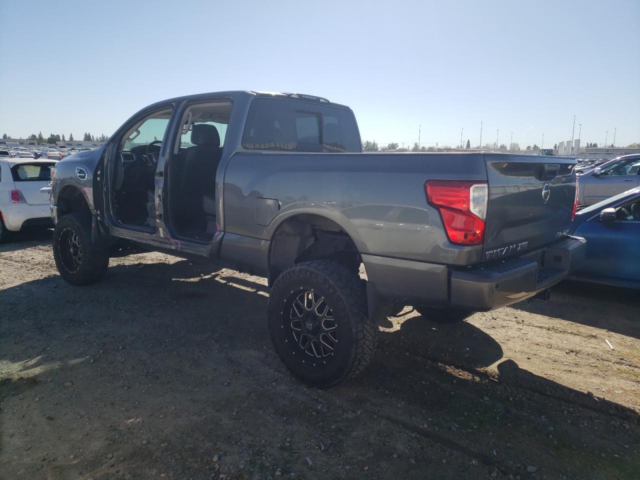 2017 NISSAN TITAN XD S - Фото 2
