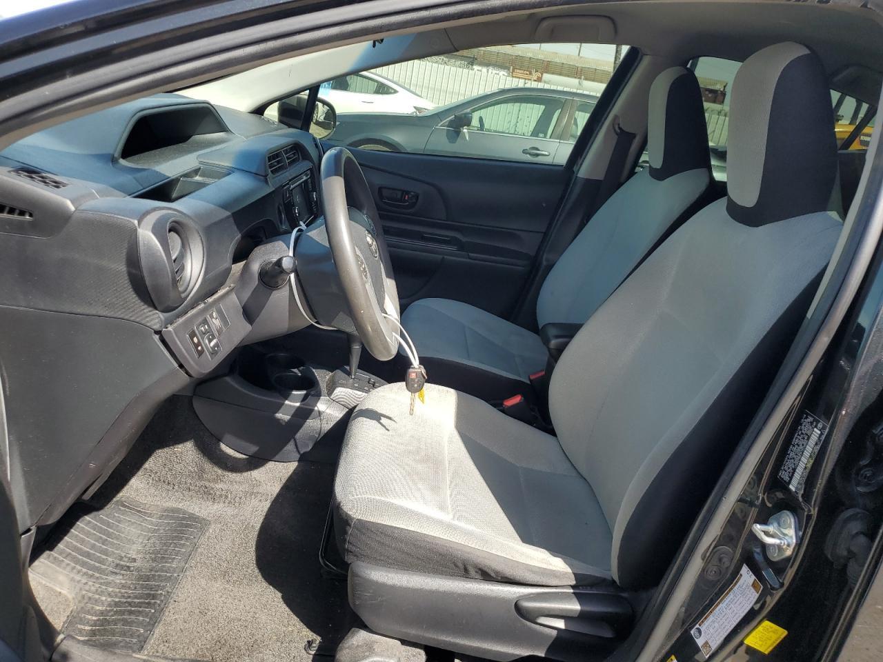 2015 TOYOTA PRIUS C - Image 7