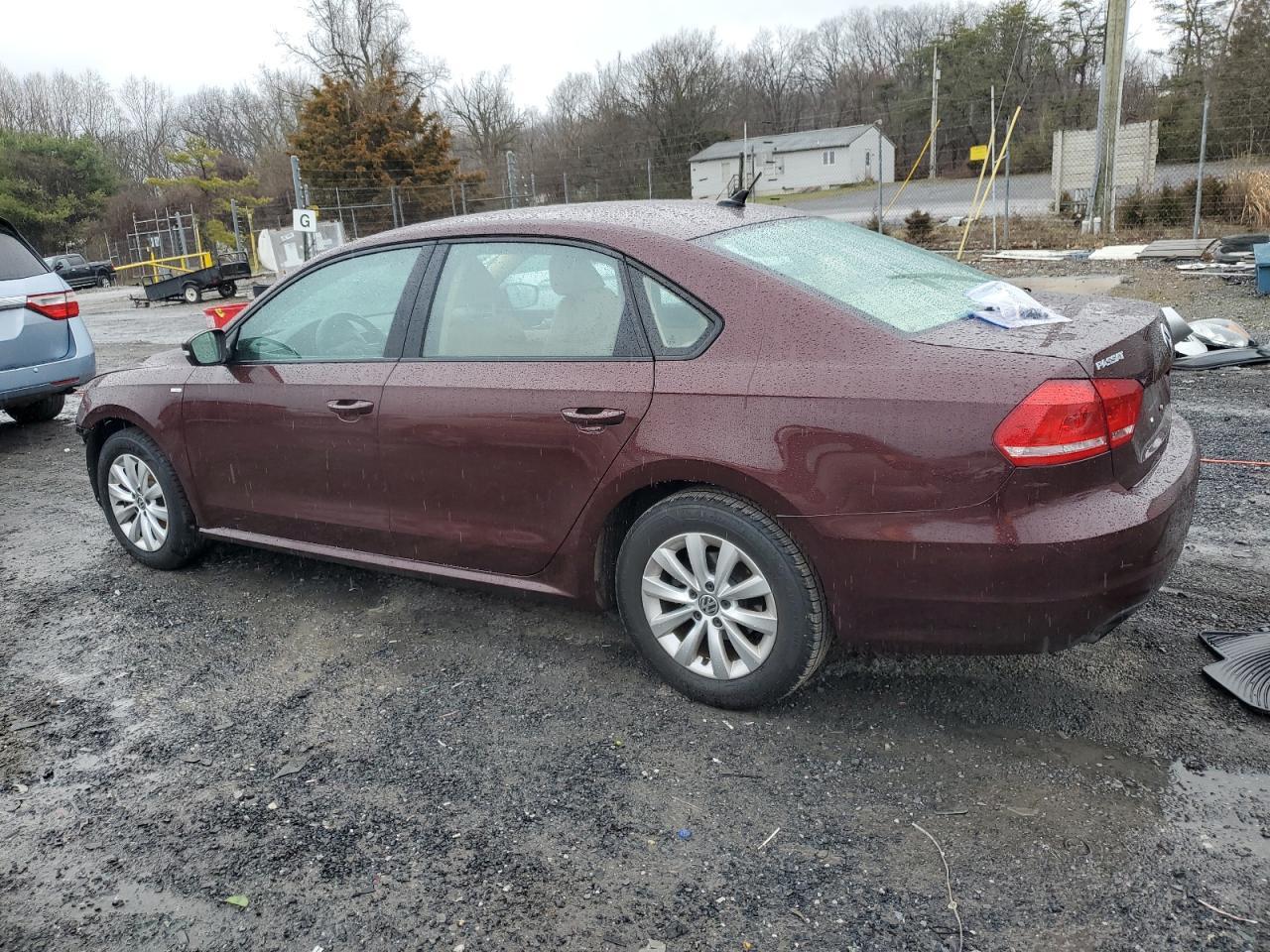 2014 VOLKSWAGEN PASSAT S - Image 2