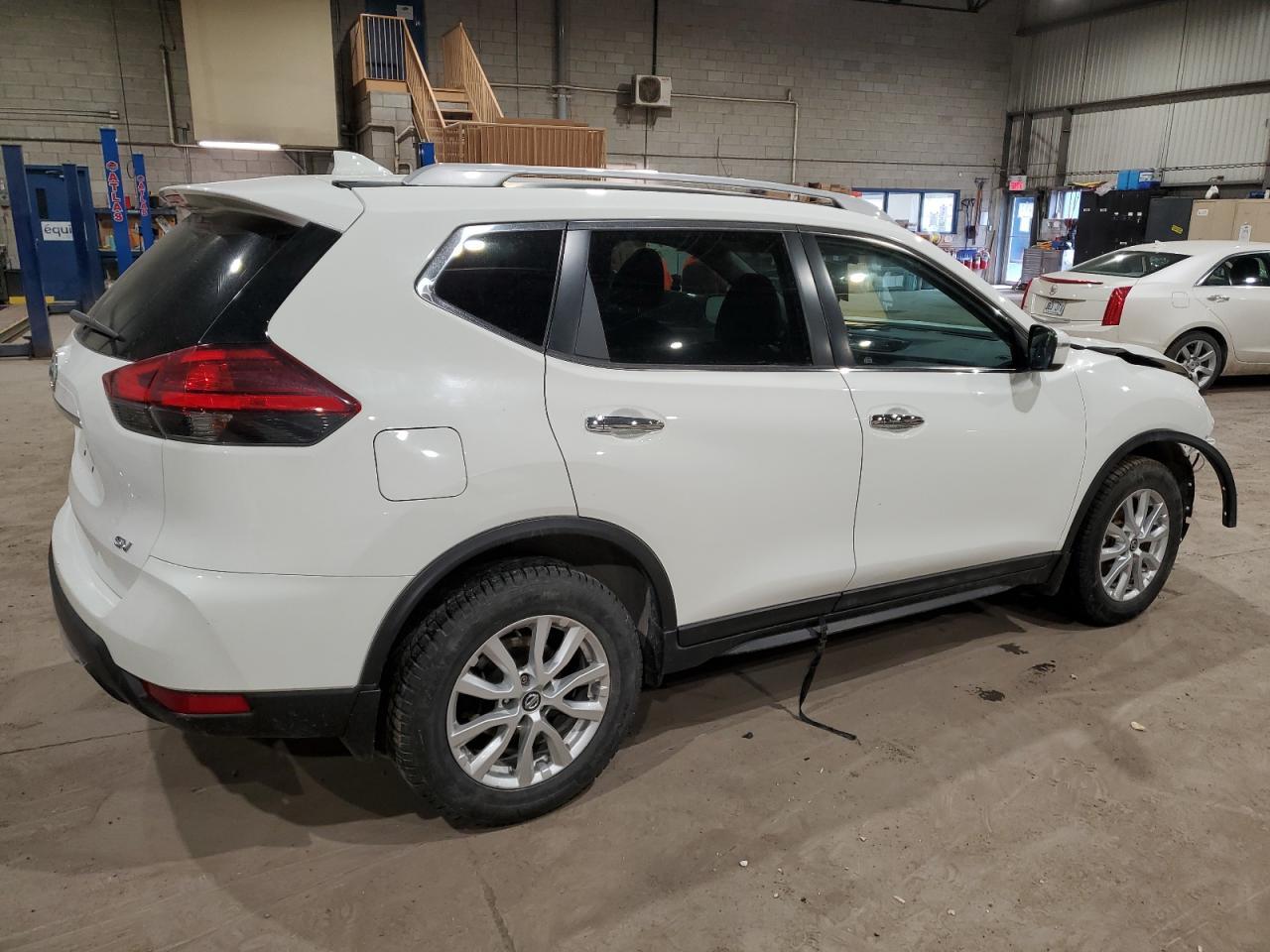 2017 NISSAN ROGUE S - Фото 3