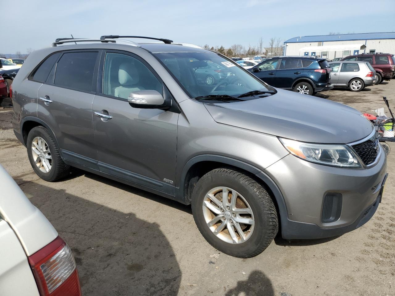 2015 KIA SORENTO LX - Image 4