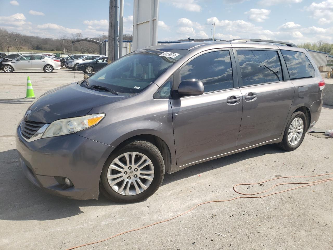 2011 TOYOTA SIENNA XLE