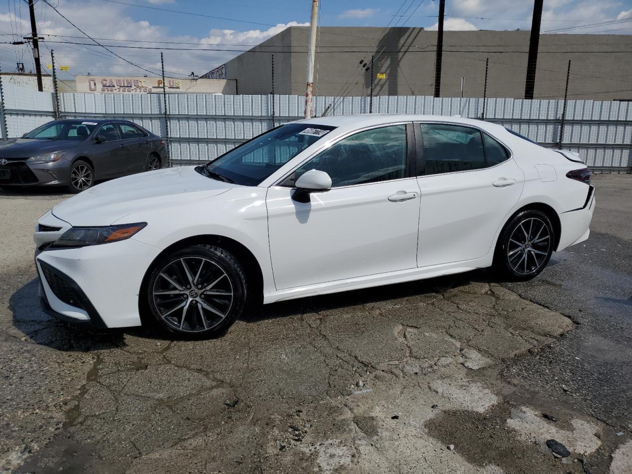 2021 TOYOTA CAMRY SE