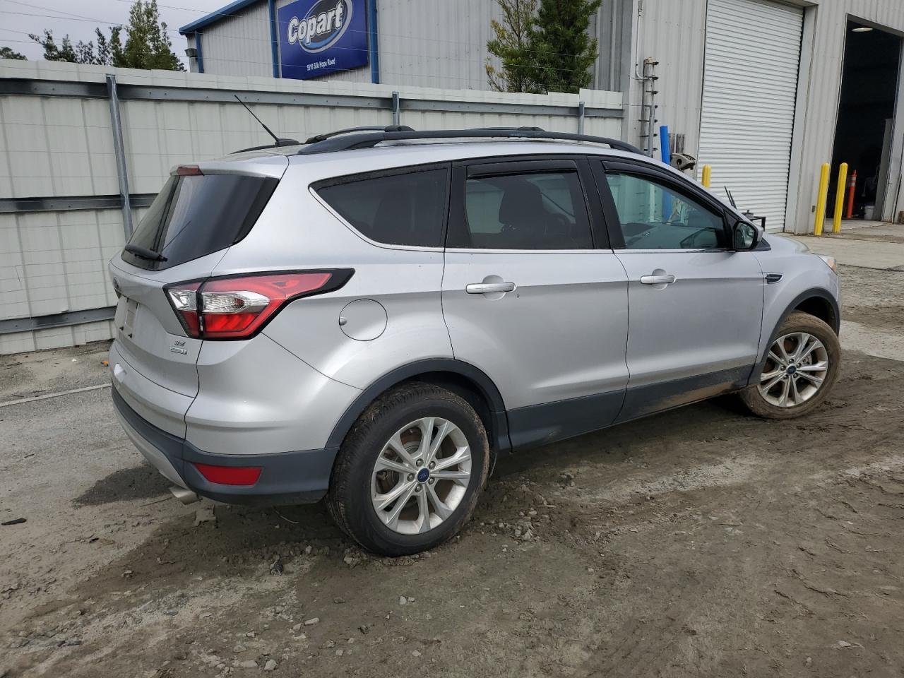 2017 FORD ESCAPE SE - Image 3
