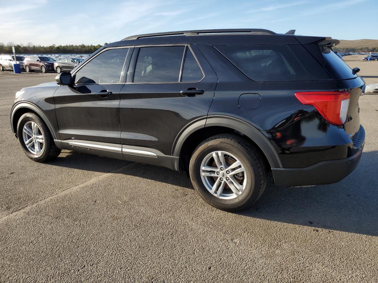 2022 FORD EXPLORER X - Image 2