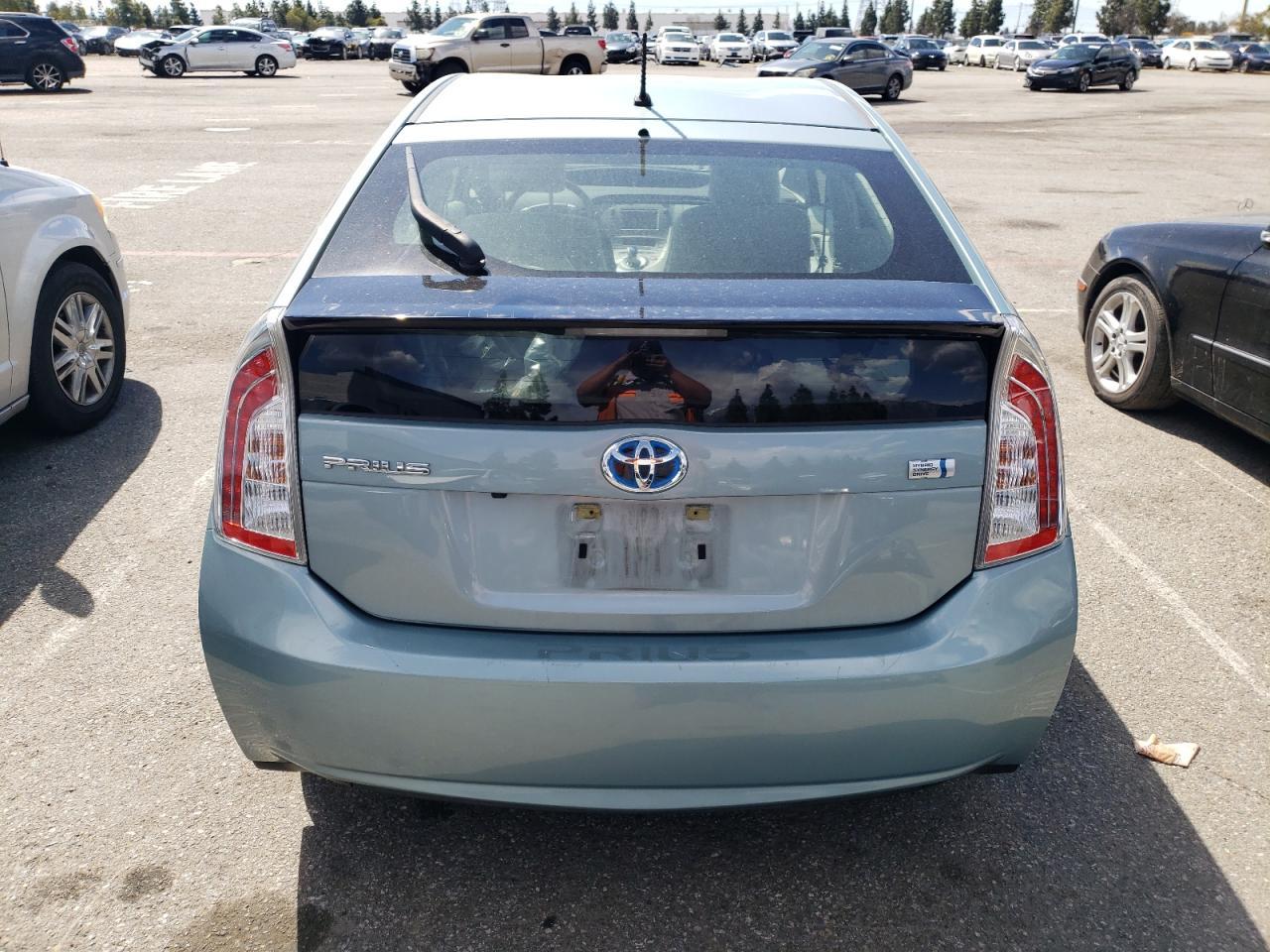 2015 TOYOTA PRIUS - Image 6