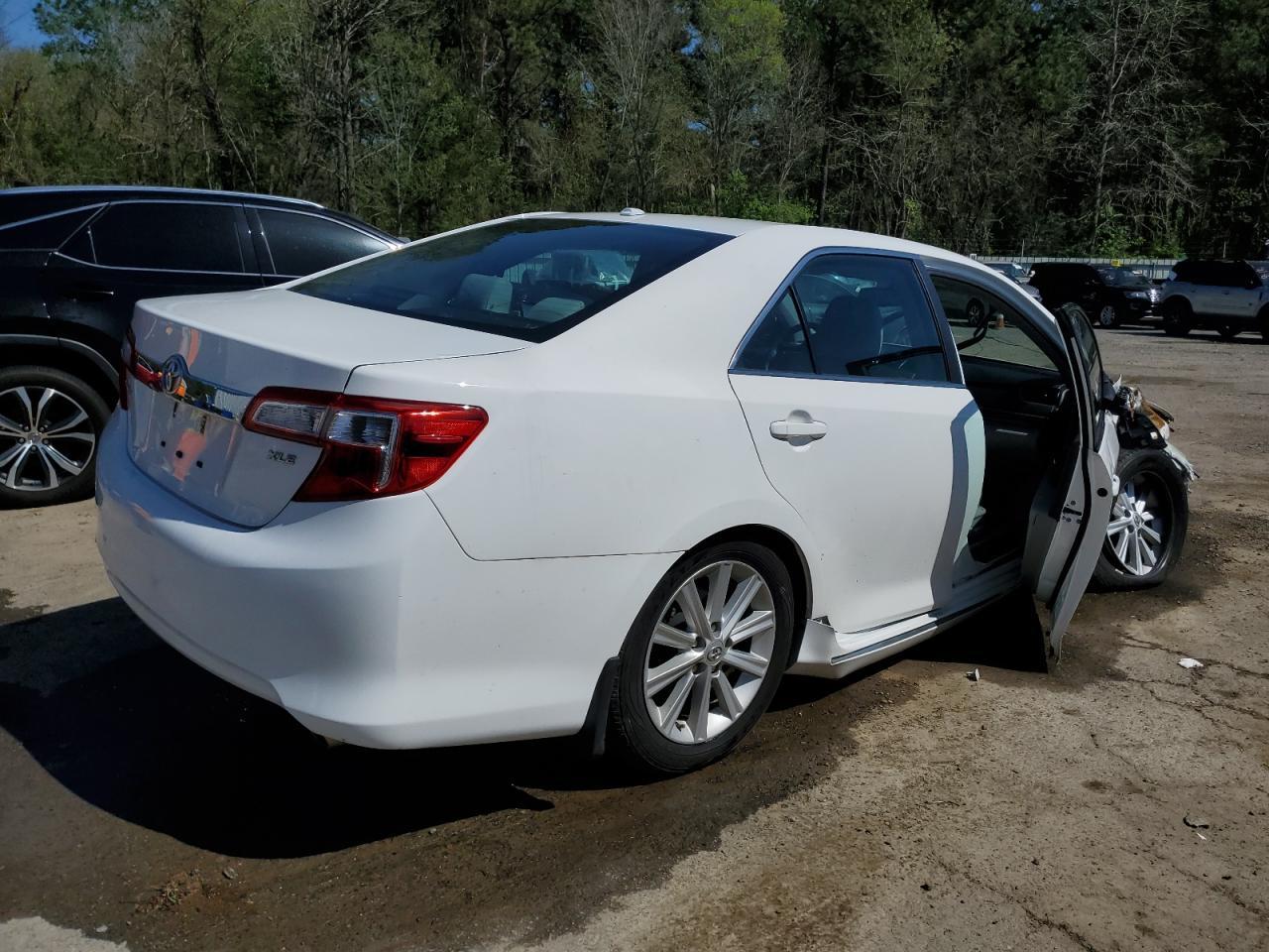 2014 TOYOTA CAMRY L - Фото 3