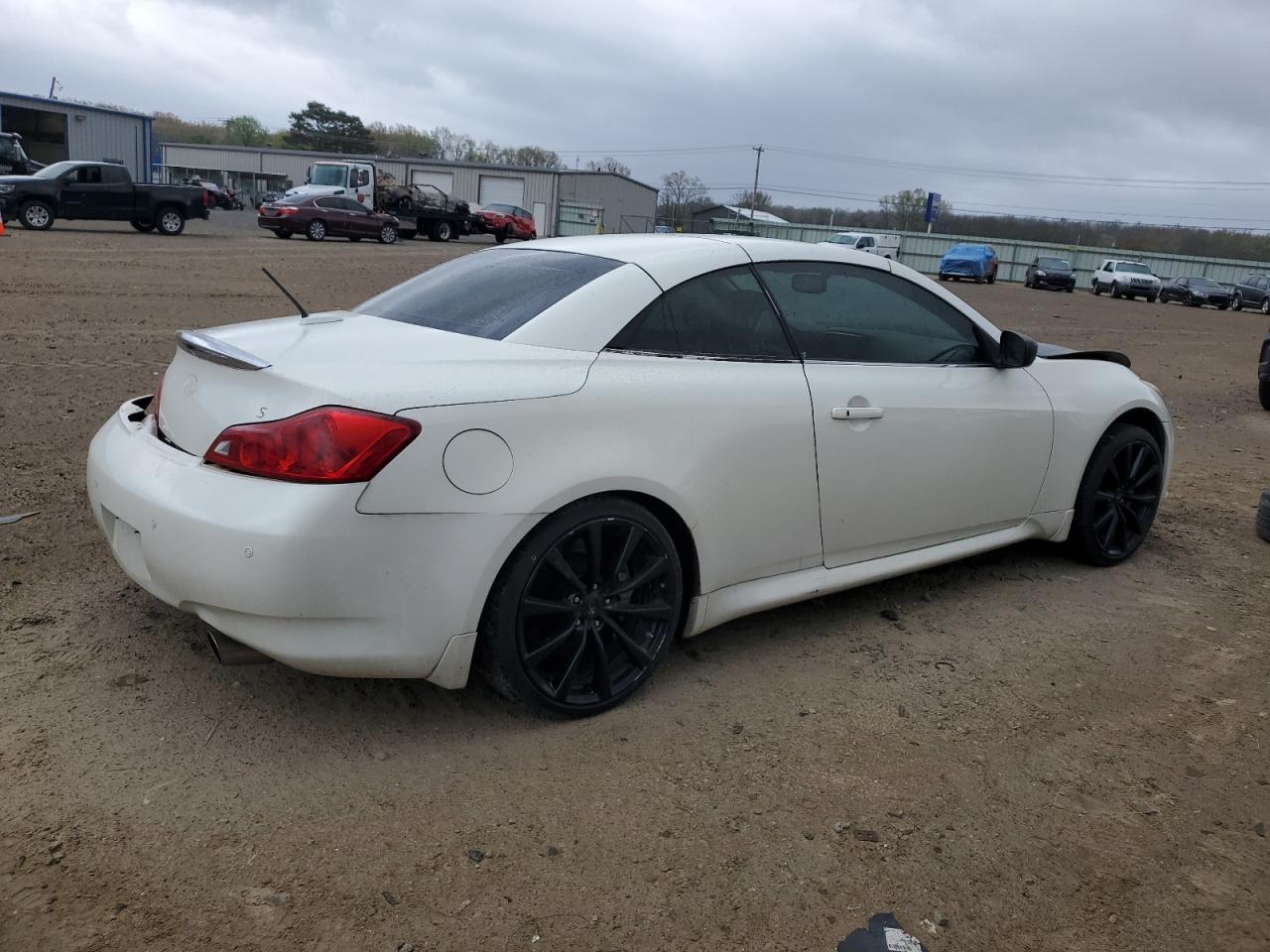 2011 INFINITI G37 BASE - Image 3