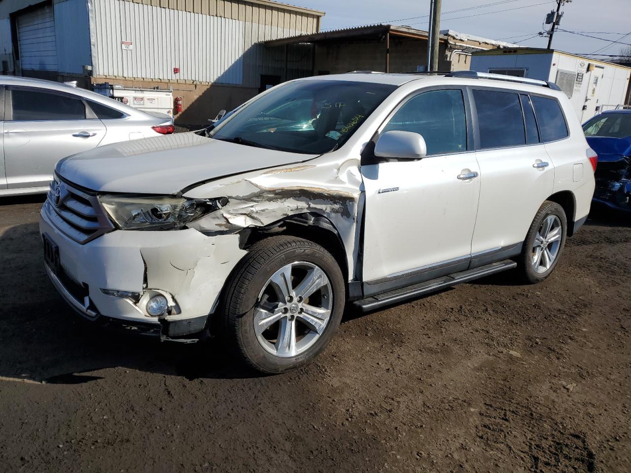 2013 TOYOTA HIGHLANDER car image