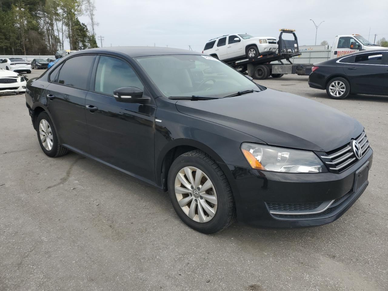 2014 VOLKSWAGEN PASSAT S - Image 4