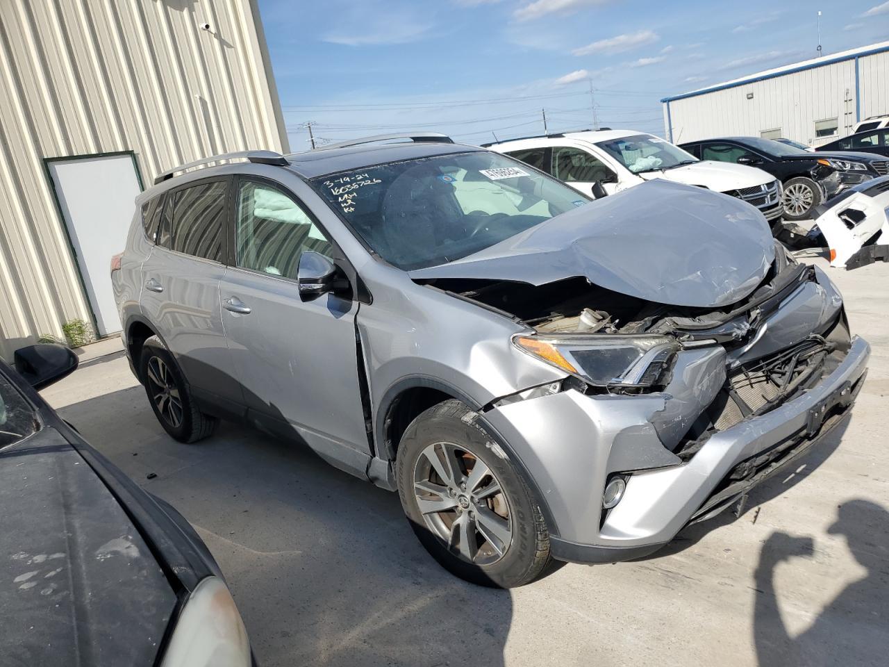 2016 TOYOTA RAV4 XLE - Фото 4