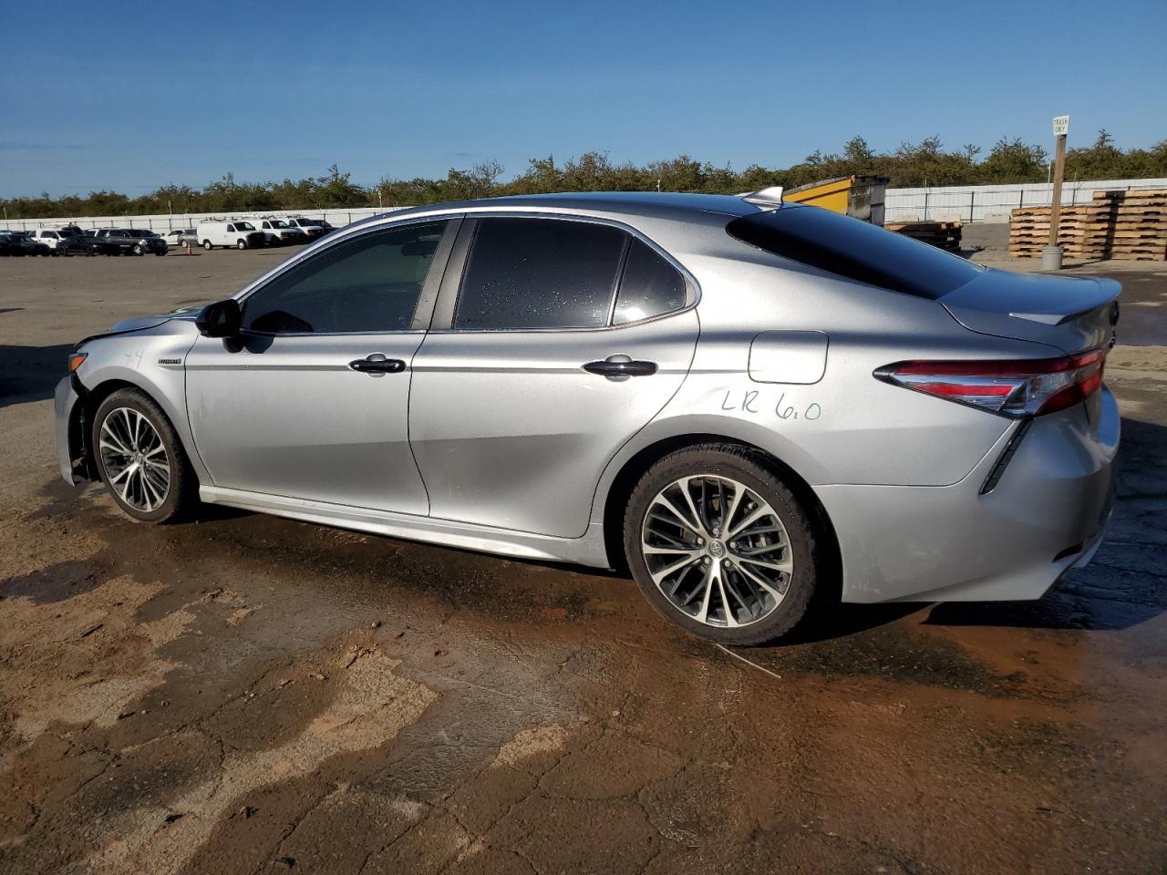 2020 TOYOTA CAMRY SE - Image 2