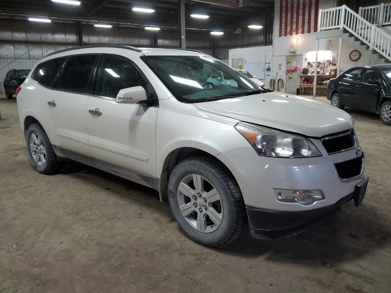2011 CHEVROLET TRAVERSE L - Image 4